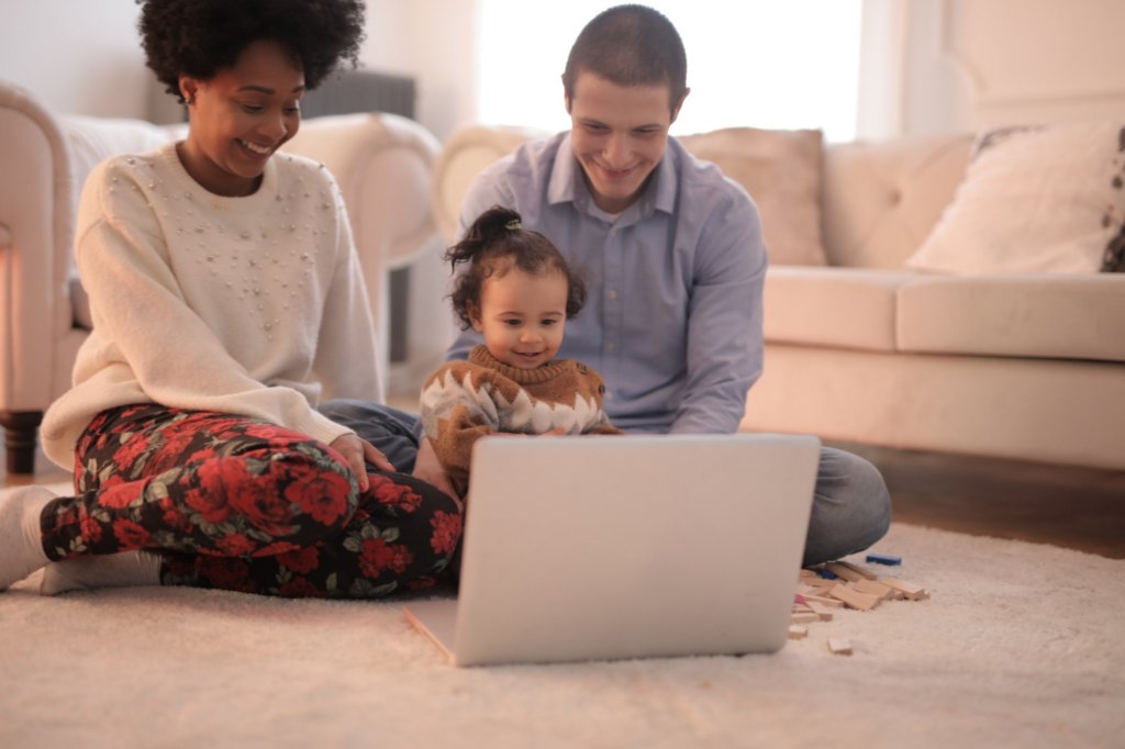 A  family shops online, discovering new customer experiences. 