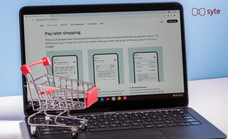 A laptop shows multiple payment options on a website as one way to reduce shopping cart abandonment